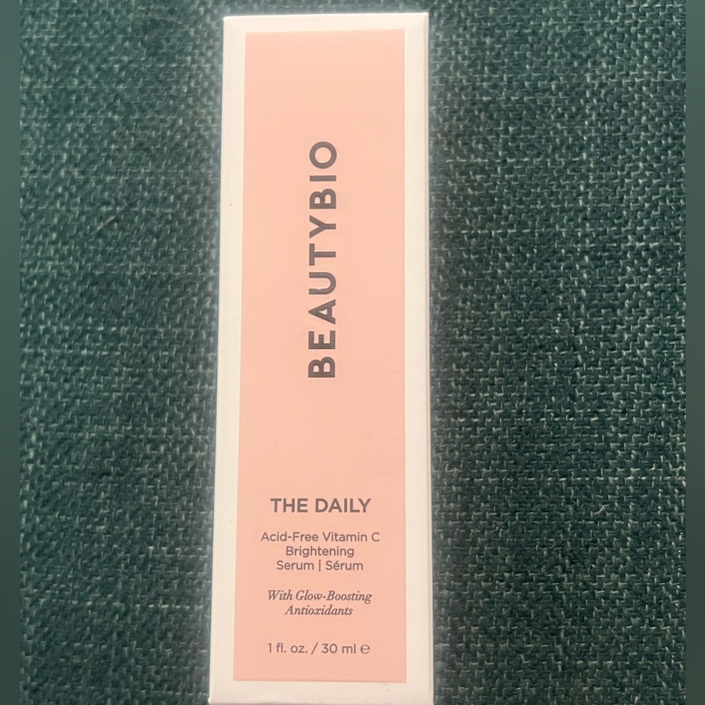 16 PCS of the best Vitamin C serum new in box. $25 if you buy 10pcs or m…